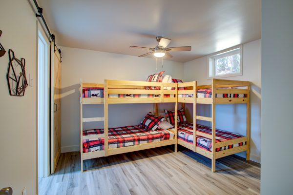 Fourth bedroom with 2 sets of bunk beds, perfect for kids!